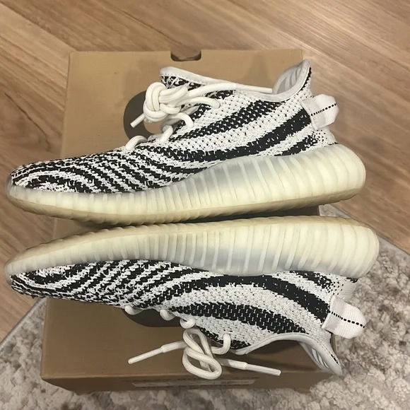 Yeezy Boost 350 V2 ZEBRA 🦓 - Picture 9 of 11